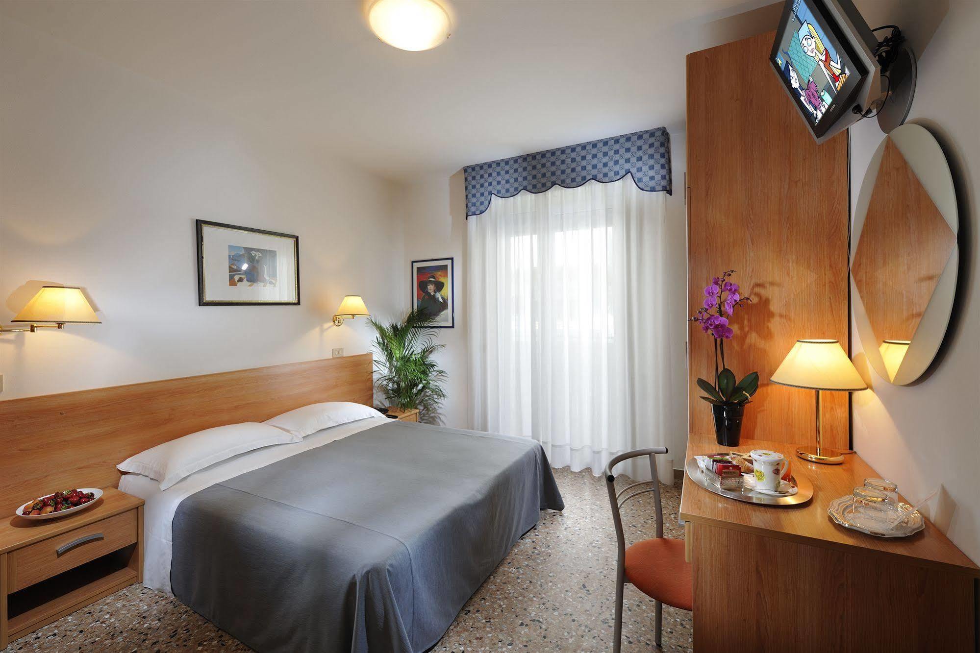 Hotel Rossini 4S Lignano Sabbiadoro Dış mekan fotoğraf
